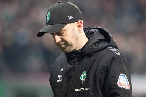 يغيب عن مباراة بايرن.. إيقاف مدرب فيردر بريمن بعد "خروجه عن النص"